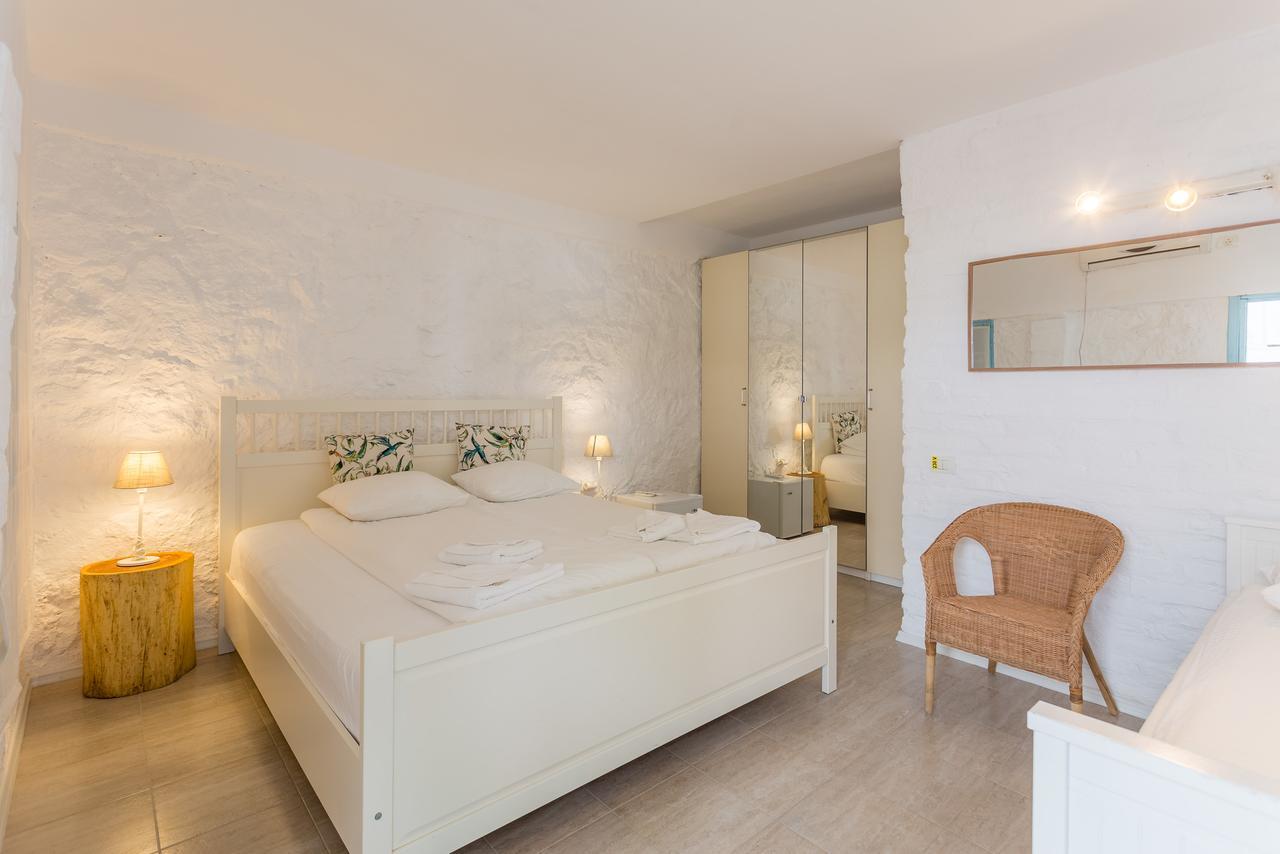 Casa Stavros Două Mai